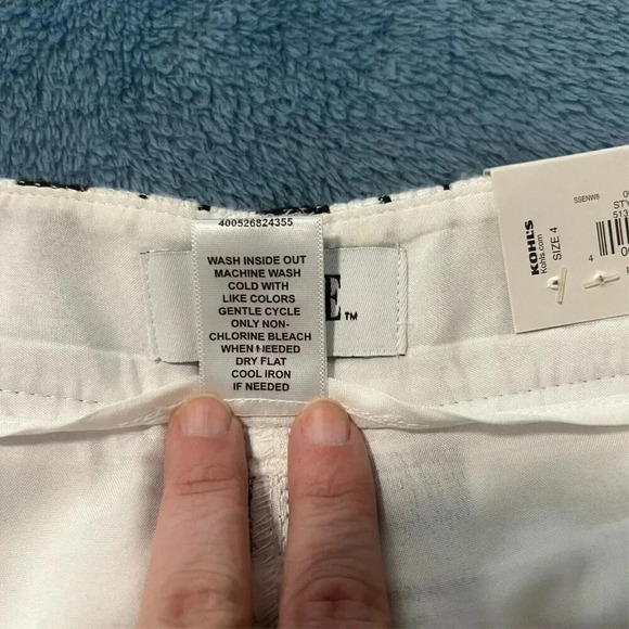 ~ ELLE ~ NWT Size 4 Black White Striped Woven Shorts NWT 30x4 Classy - Picture 4 of 8